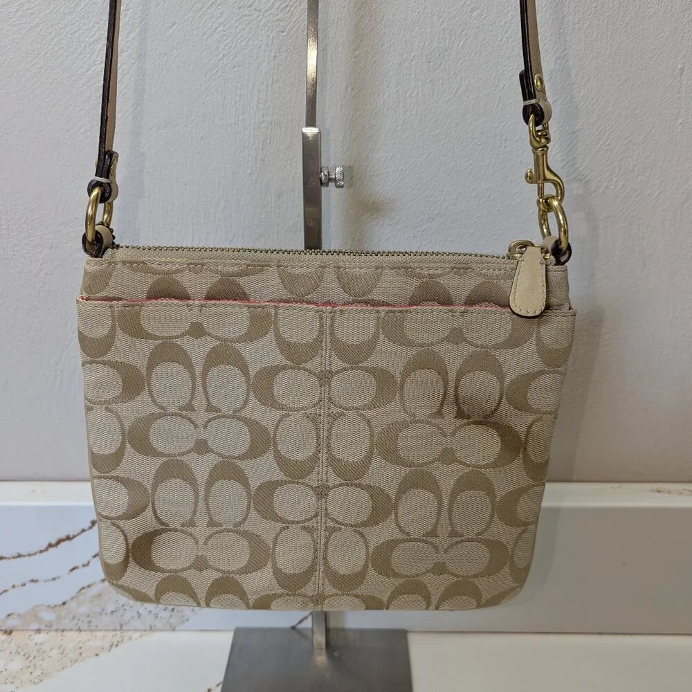 Coach crossbody, front zip pockets, jacquard & leather. - Picture 9 of 9